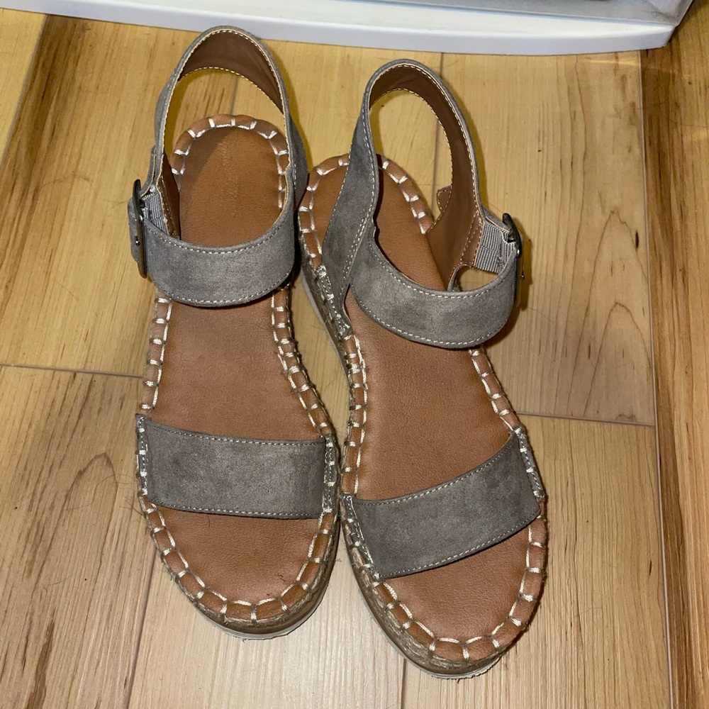 Barely worn super cute platform sandals.